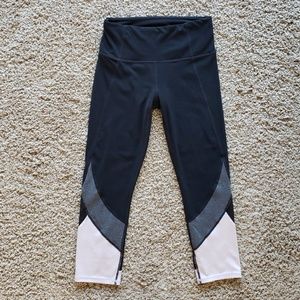 Athleta black/white/gray capris size Small